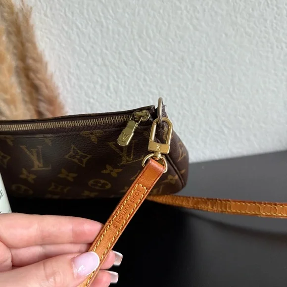 🌾AUTHENTIC Louis Vuitton Pochette with ORIGINAL LV strap🌾 - Picture 12 of 15